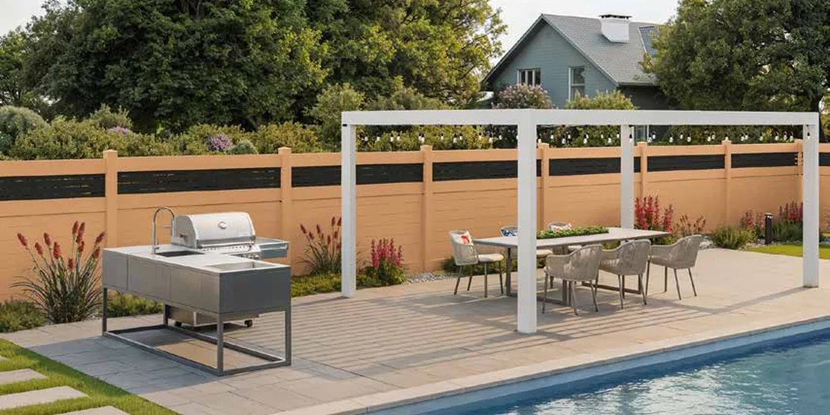 Savannah vinyl fence